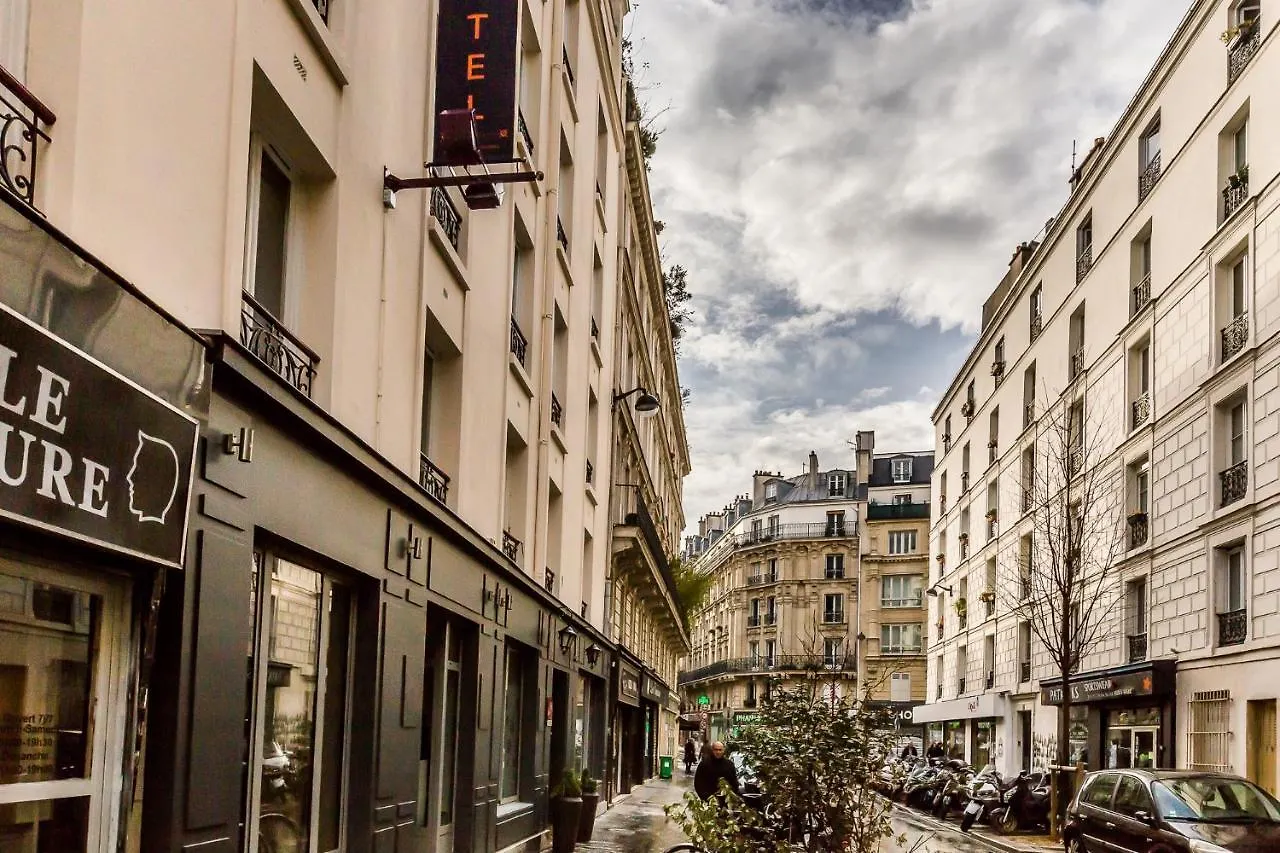 District Republique Hotel Paris 2*,