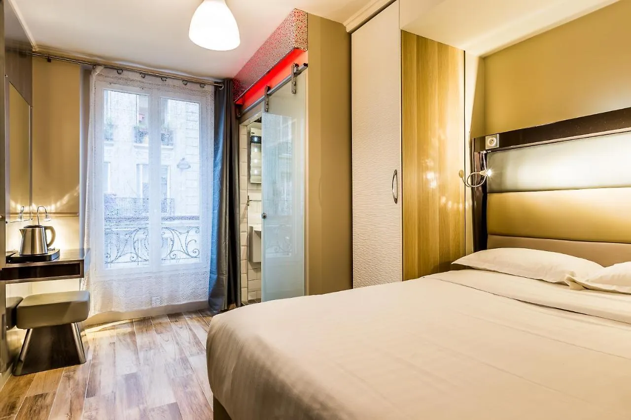 District Republique Hotel Paris 2*,  France